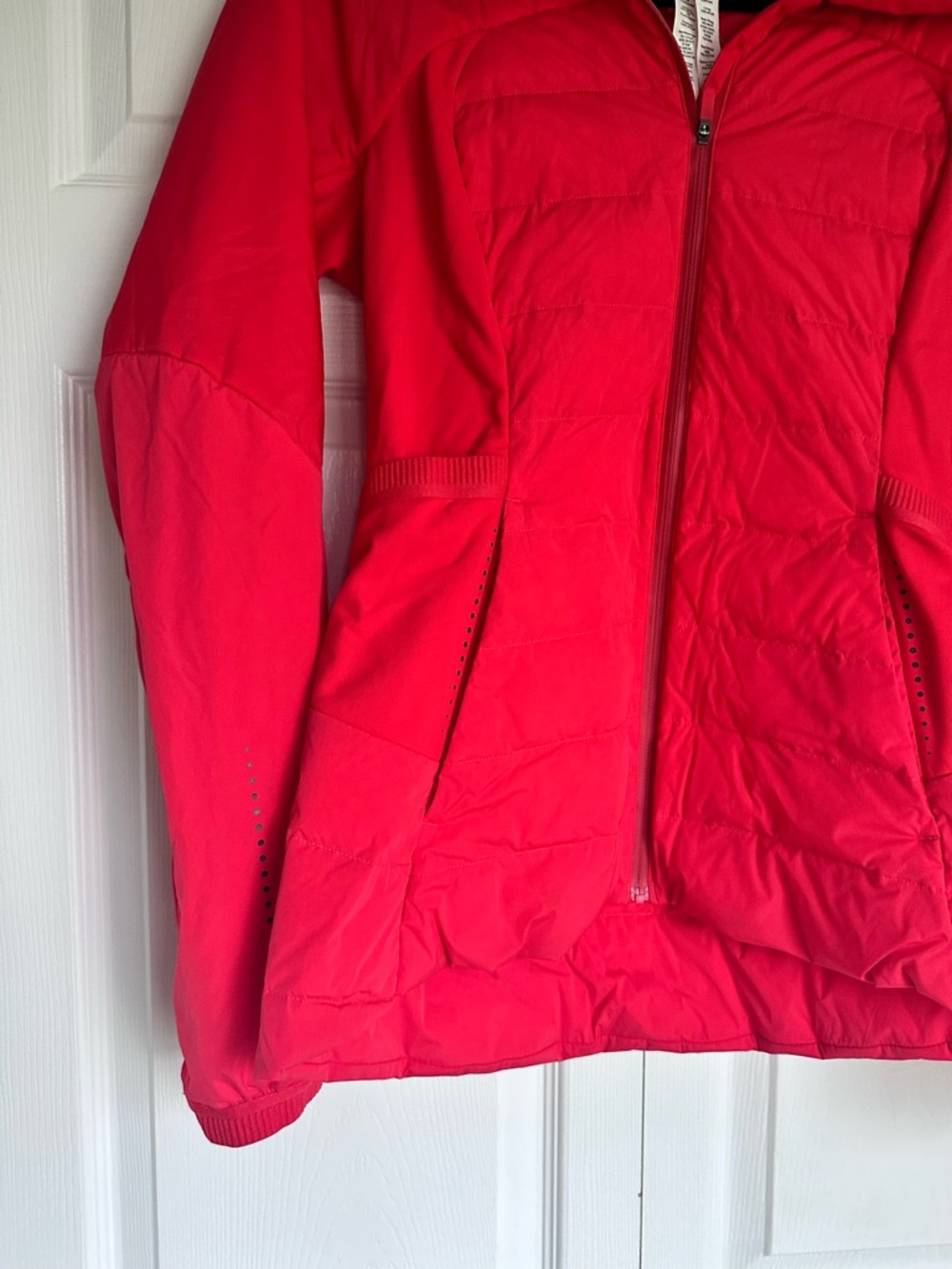 lululemon athletica Women's Red Hooded Puffer Jacket - Picture 4 of 9